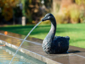 POOLLINE نافورة حمام سباحة مزخرفة بجعة من بوللاين مع أشكال زخرفية